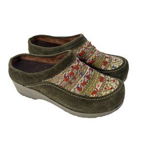 Dansko Green Embroidered Clogs Sz 36 Sz 5.5